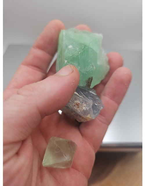 Load image into Gallery viewer, Flourite Specimens 3pcs .97oz
