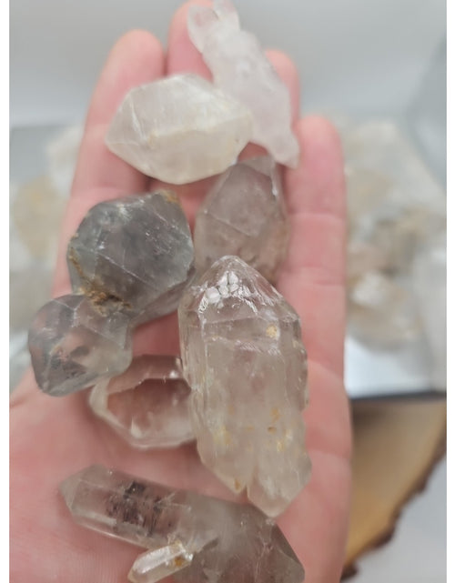 Load image into Gallery viewer, Quartz crystal points 1lb From Brazil
