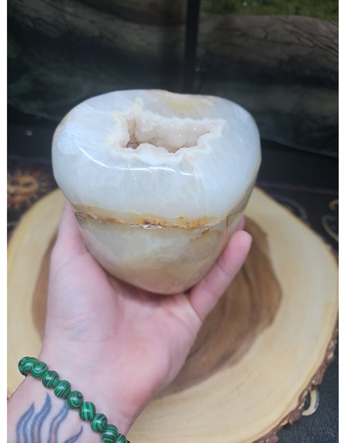 Load image into Gallery viewer, Natural 4.71lb Agate Carnelian Quartz Crystal Geode
