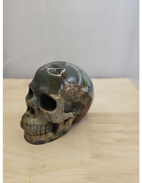 Load image into Gallery viewer, African Blood Skull Hand Carved. 1.56lb
