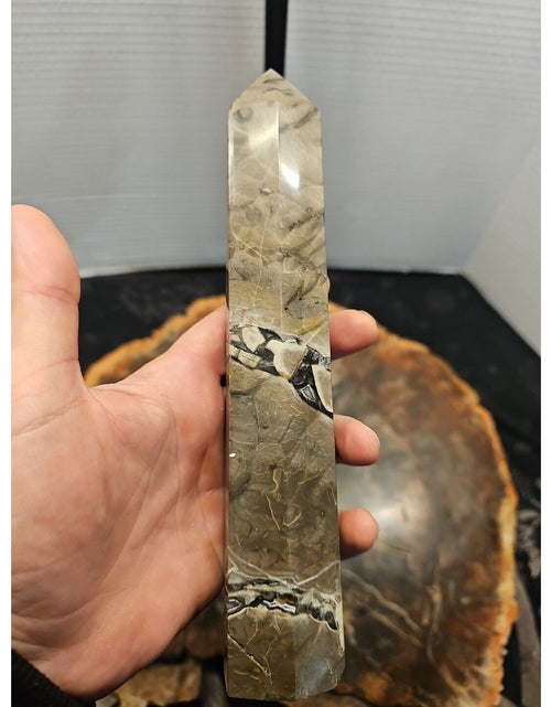 Load image into Gallery viewer, 1.20LB 1Pcs Vesuvianite Agate Carnelian Crystal Point Flashing FLUOR Under UV
