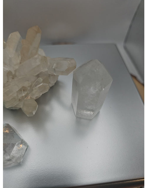 Load image into Gallery viewer, Quartz Crystal Cluster .97lb 4pcs

