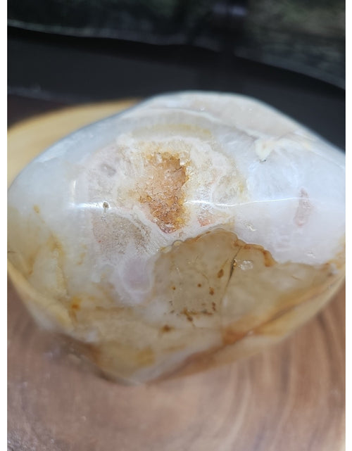 Load image into Gallery viewer, Natural 4.71lb Agate Carnelian Quartz Crystal Geode
