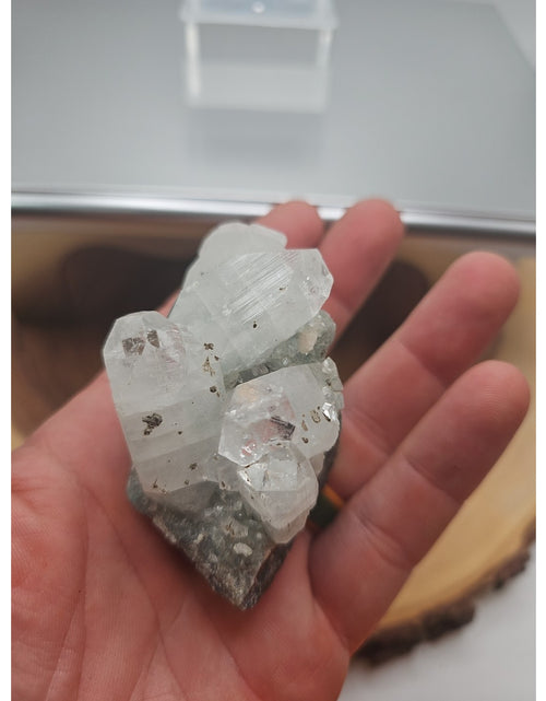 Load image into Gallery viewer, Apophyllite crystal specimen 108grams
