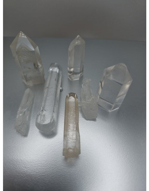 Load image into Gallery viewer, White Quartz Crystals 7pcs

