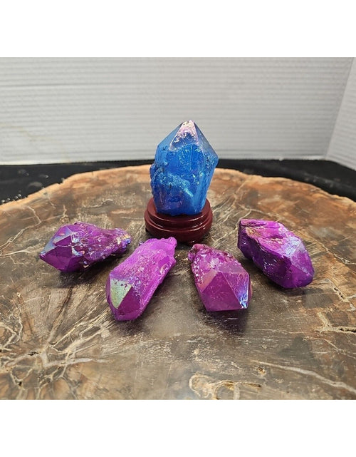 Load image into Gallery viewer, 5Pcs Rainbow Aqua Aura Quartz Crystal Cluster Points Titanium Coating w/Stand
