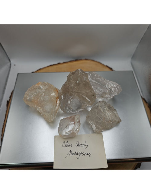 Load image into Gallery viewer, Quartz Crystal Clusters 1.48lbs 5pcs From Madagascar
