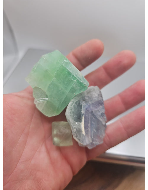 Load image into Gallery viewer, Flourite Specimens 3pcs .97oz
