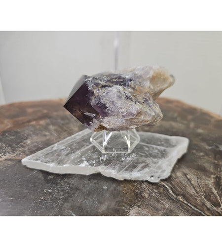 209g Amethyst Point Crystal W/ Selenite Base Really Great Point!!