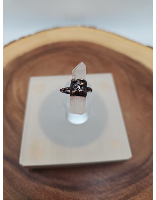 Load image into Gallery viewer, Adjustable Quartz Crystal Ring
