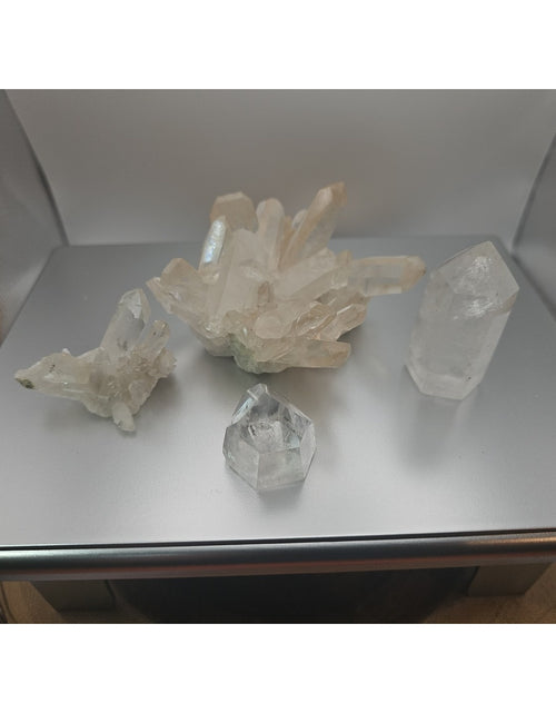 Load image into Gallery viewer, Quartz Crystal Cluster .97lb 4pcs
