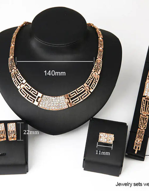 Load image into Gallery viewer, Gold Indian Bridal Jewelry Set
