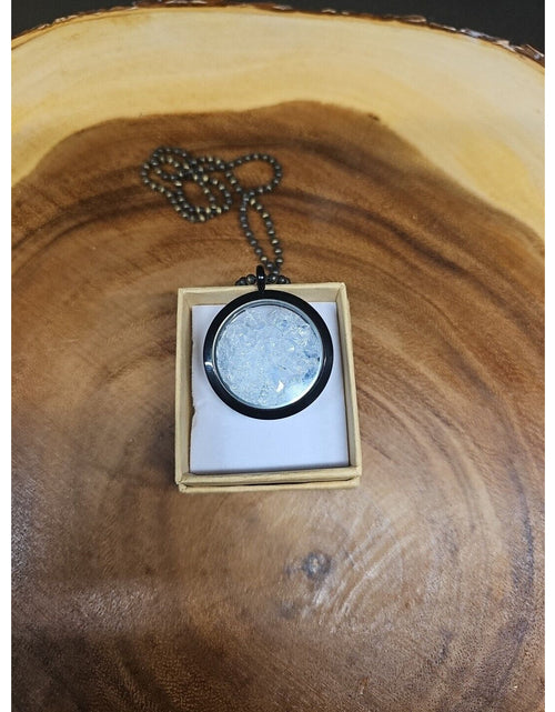 Load image into Gallery viewer, Necklaces Pendant Crush Opal
