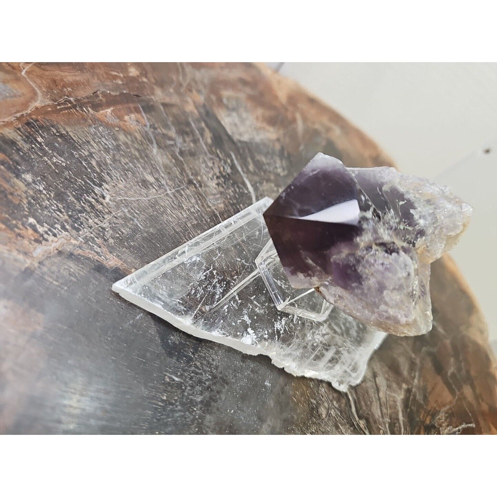 209g Amethyst Point Crystal W/ Selenite Base Really Great Point!!