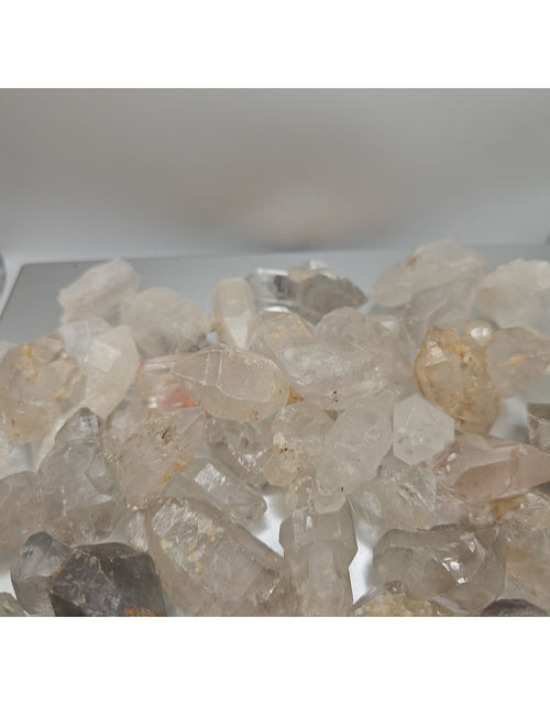 Load image into Gallery viewer, Quartz crystal points 1lb From Brazil
