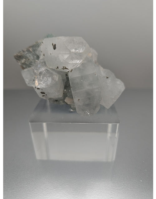 Load image into Gallery viewer, Apophyllite crystal specimen 108grams
