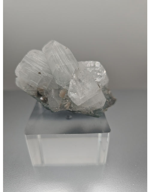 Load image into Gallery viewer, Apophyllite crystal specimen 108grams
