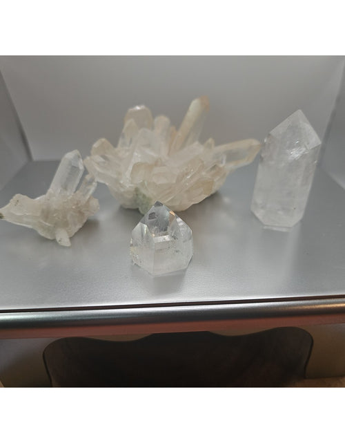 Load image into Gallery viewer, Quartz Crystal Cluster .97lb 4pcs

