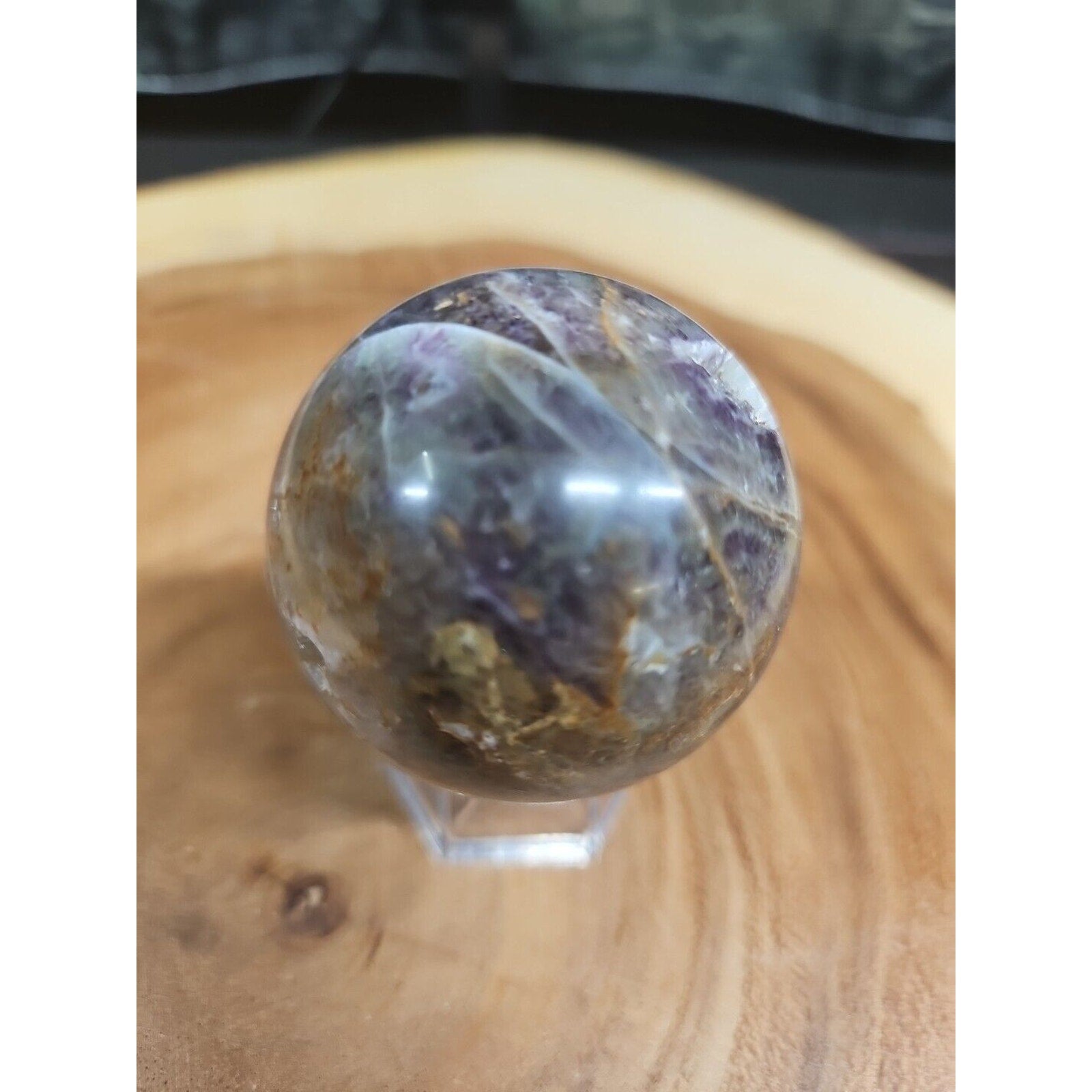 Chevron Amethyst. .66lbs 56mm. W/Stand