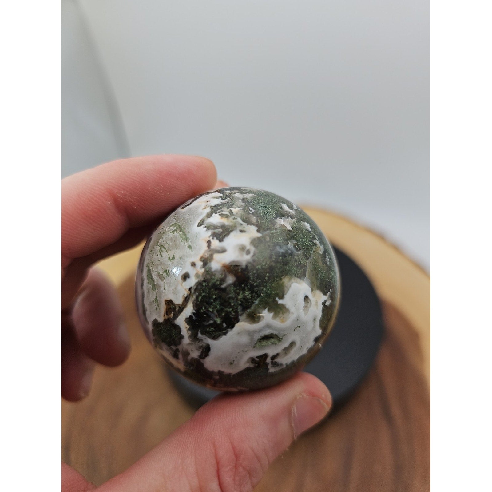 Moss Agate Sphere 187g Wstand 51mm