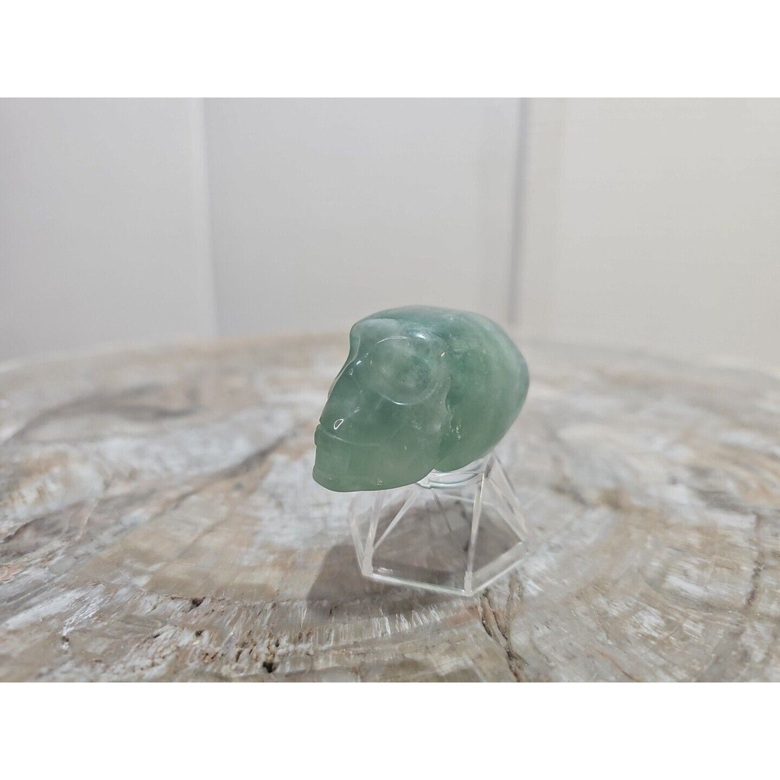 Natural fluorite skull quartz hand carved crystal skull healing. 80grams