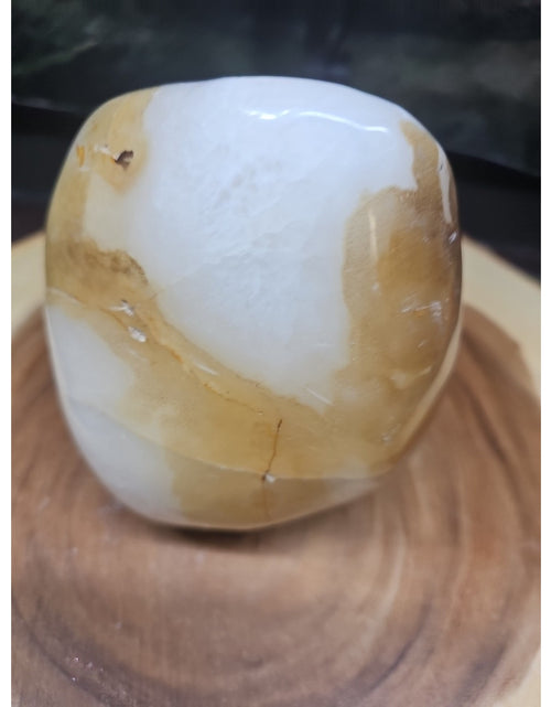 Load image into Gallery viewer, Natural 4.35lb Agate Carnelian Quartz Crystal Geode
