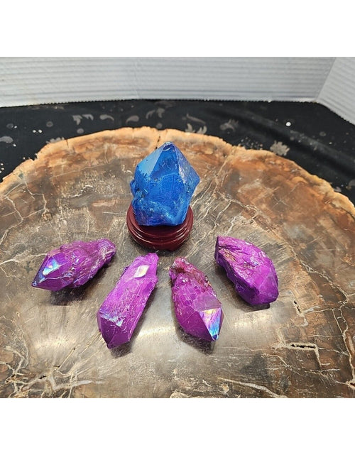 Load image into Gallery viewer, 5Pcs Rainbow Aqua Aura Quartz Crystal Cluster Points Titanium Coating w/Stand
