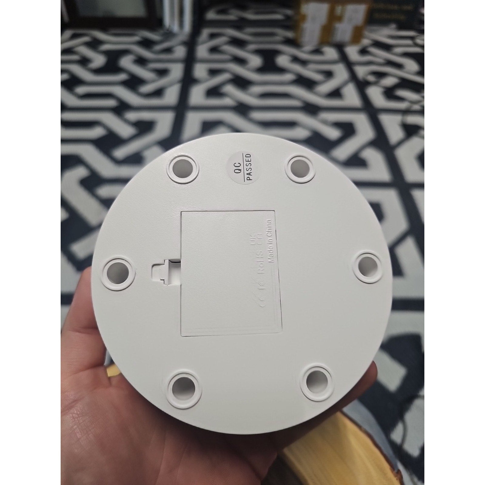 Chargeable turntable