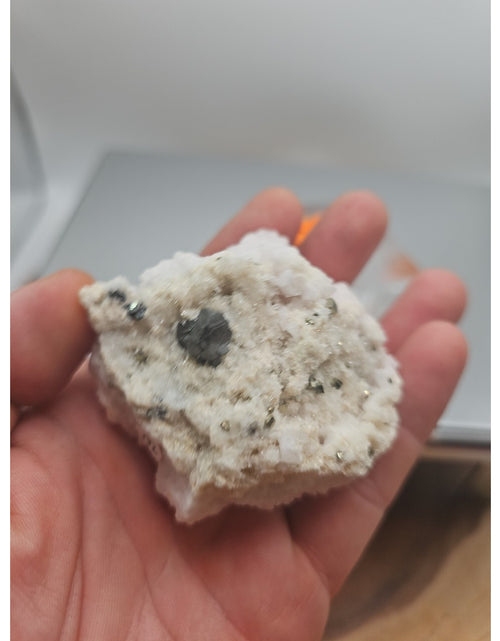 Load image into Gallery viewer, Mangano Calcite Peru 121grams

