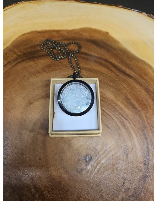 Load image into Gallery viewer, Necklaces Pendant Crush Opal
