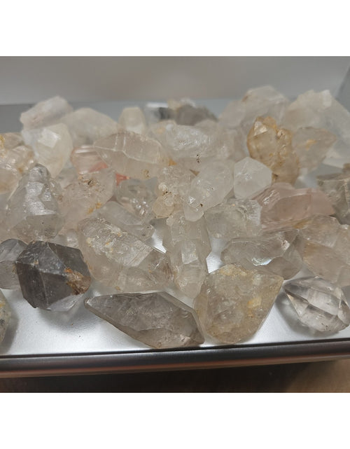 Load image into Gallery viewer, Quartz crystal points 1lb From Brazil
