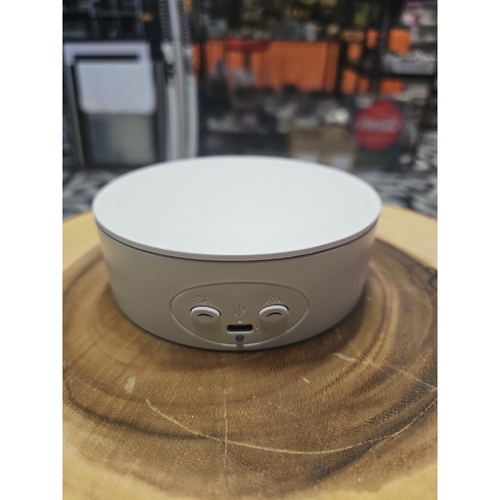 Chargeable turntable