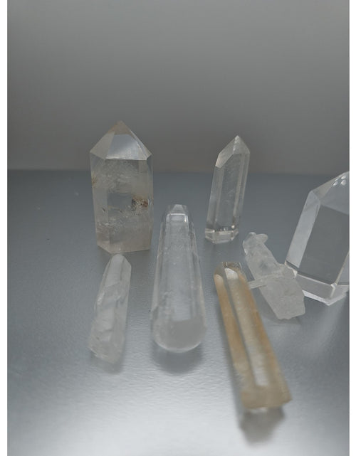 Load image into Gallery viewer, White Quartz Crystals 7pcs

