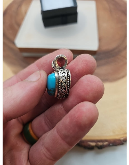 Load image into Gallery viewer, Turquoise heart pendant
