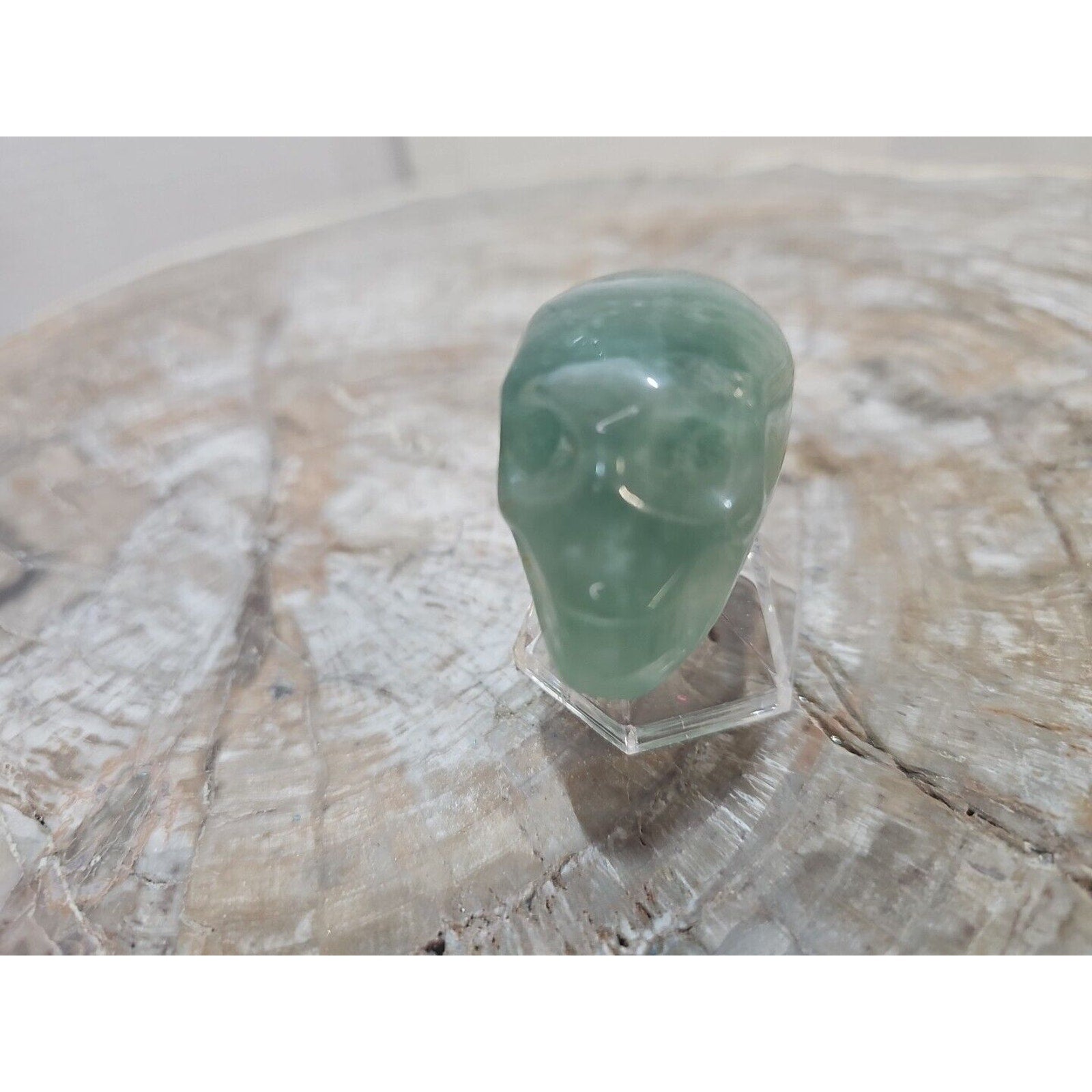 Natural fluorite skull quartz hand carved crystal skull healing. 80grams