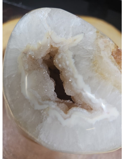 Load image into Gallery viewer, Natural 4.71lb Agate Carnelian Quartz Crystal Geode
