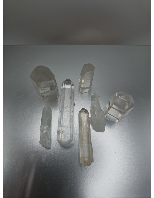 Load image into Gallery viewer, White Quartz Crystals 7pcs
