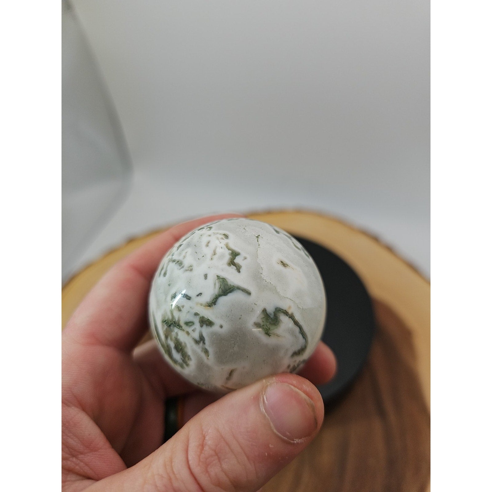 Moss Agate Sphere 187g Wstand 51mm