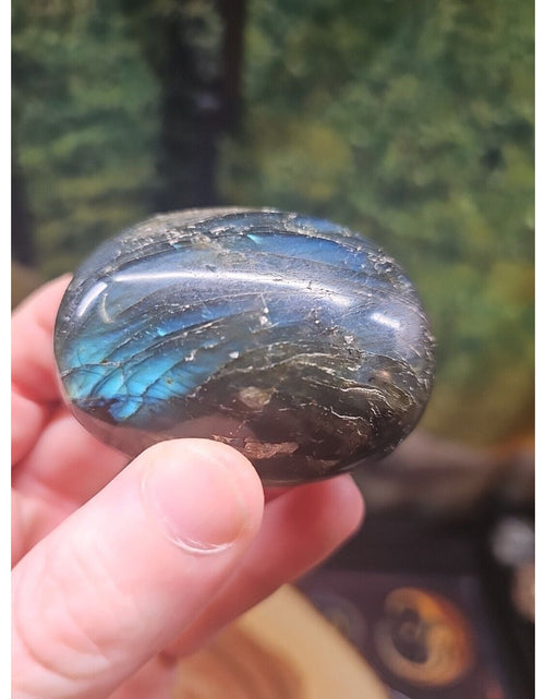 Load image into Gallery viewer, Labradorite Plam Stone 117 Grams Healing
