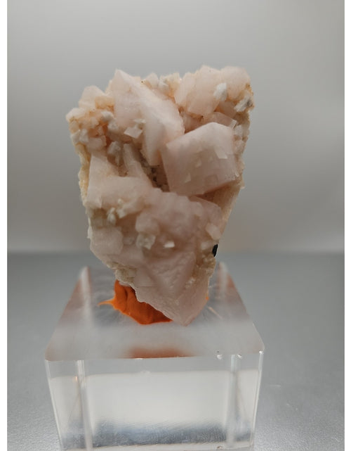 Load image into Gallery viewer, Mangano Calcite Peru 136grams
