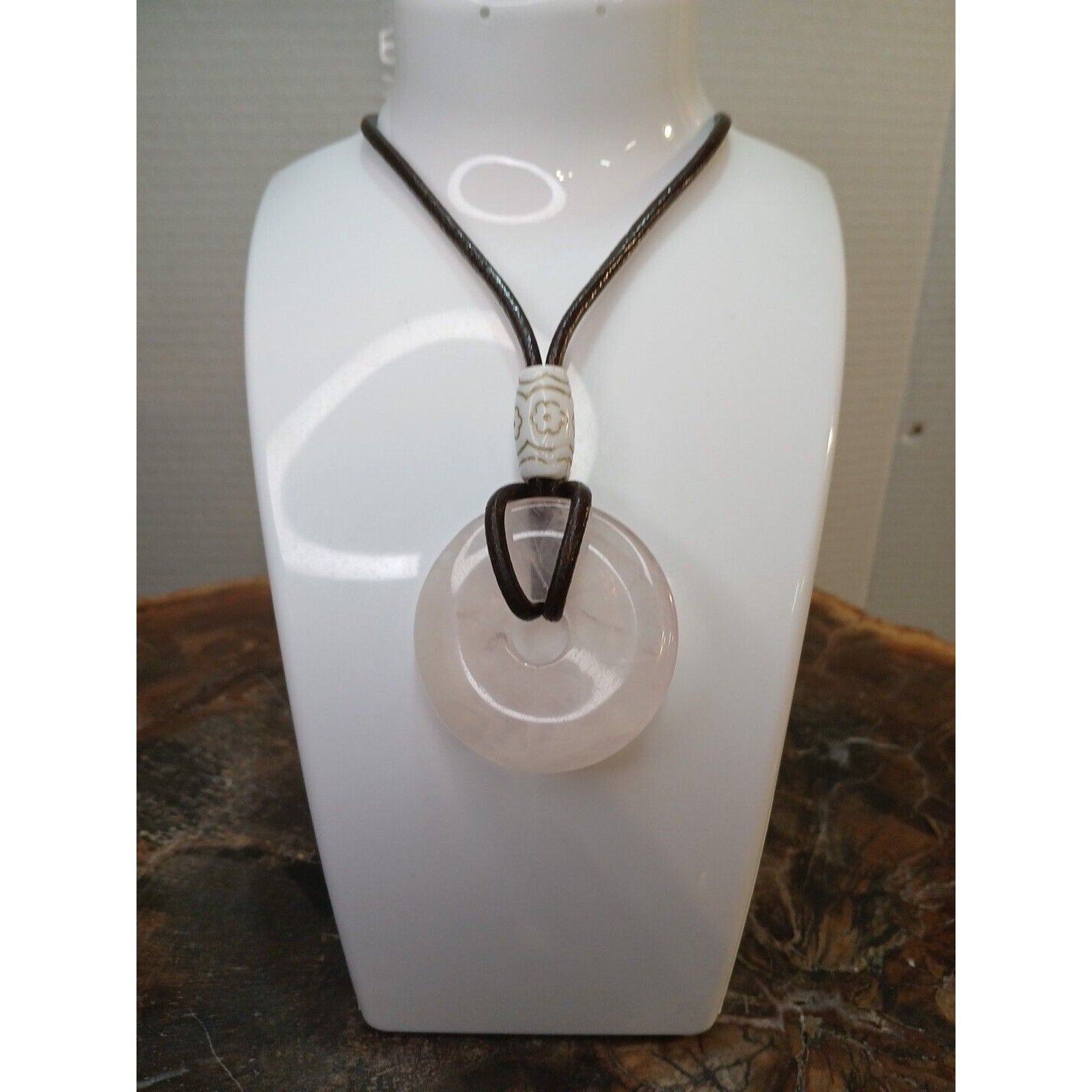 ROSE QUARTZ PENDANT NECKLACE