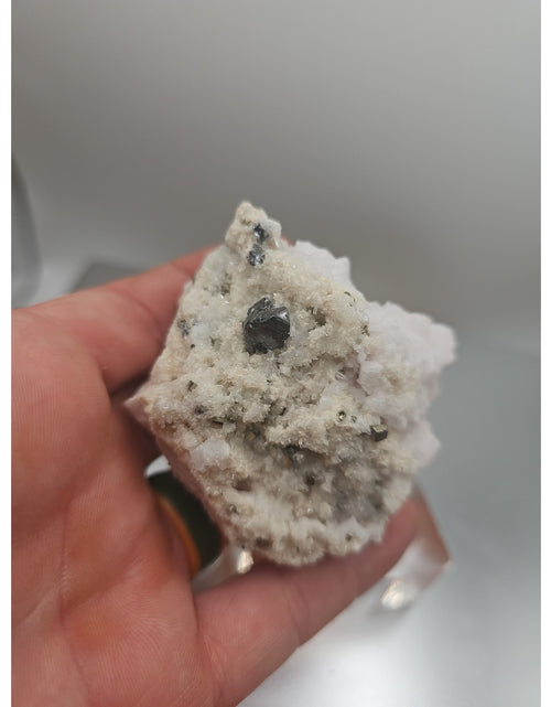 Load image into Gallery viewer, Mangano Calcite Peru 121grams

