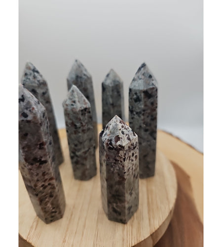 Yooperlite stone Tower UV Reactive 4in Tall Avg 98grams Avg 1 Each