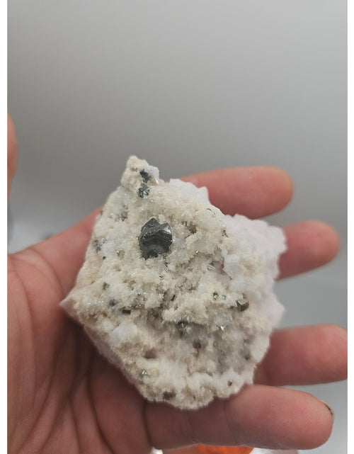 Load image into Gallery viewer, Mangano Calcite Peru 121grams
