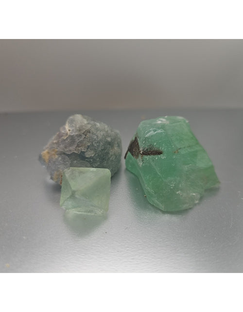 Load image into Gallery viewer, Flourite Specimens 3pcs .97oz
