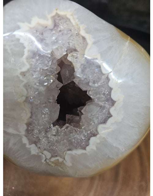 Load image into Gallery viewer, Natural 4.35lb Agate Carnelian Quartz Crystal Geode
