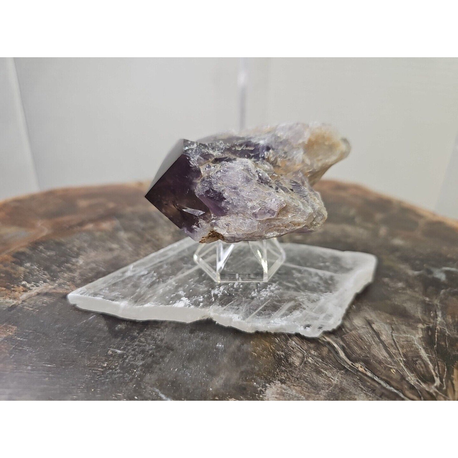 209g Amethyst Point Crystal W/ Selenite Base Really Great Point!!