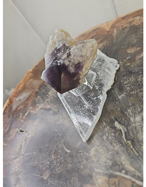 Load image into Gallery viewer, 209g Amethyst Point Crystal W/ Selenite Base Really Great Point!!
