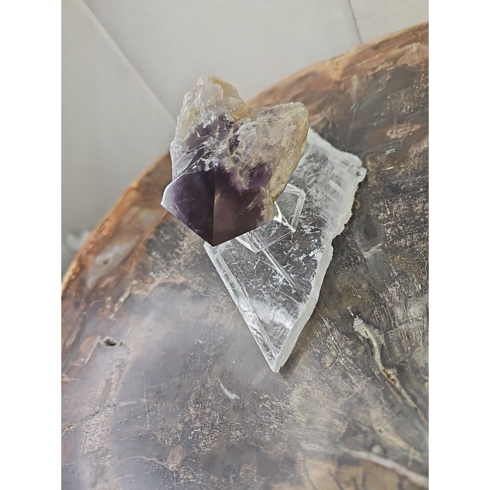 209g Amethyst Point Crystal W/ Selenite Base Really Great Point!!