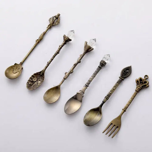 Load image into Gallery viewer, Vintage Dessert Royal Style  Cutlery Set
